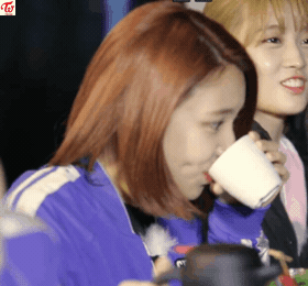 아기맹수 채영의 환타먹는법.GIF | 인스티즈