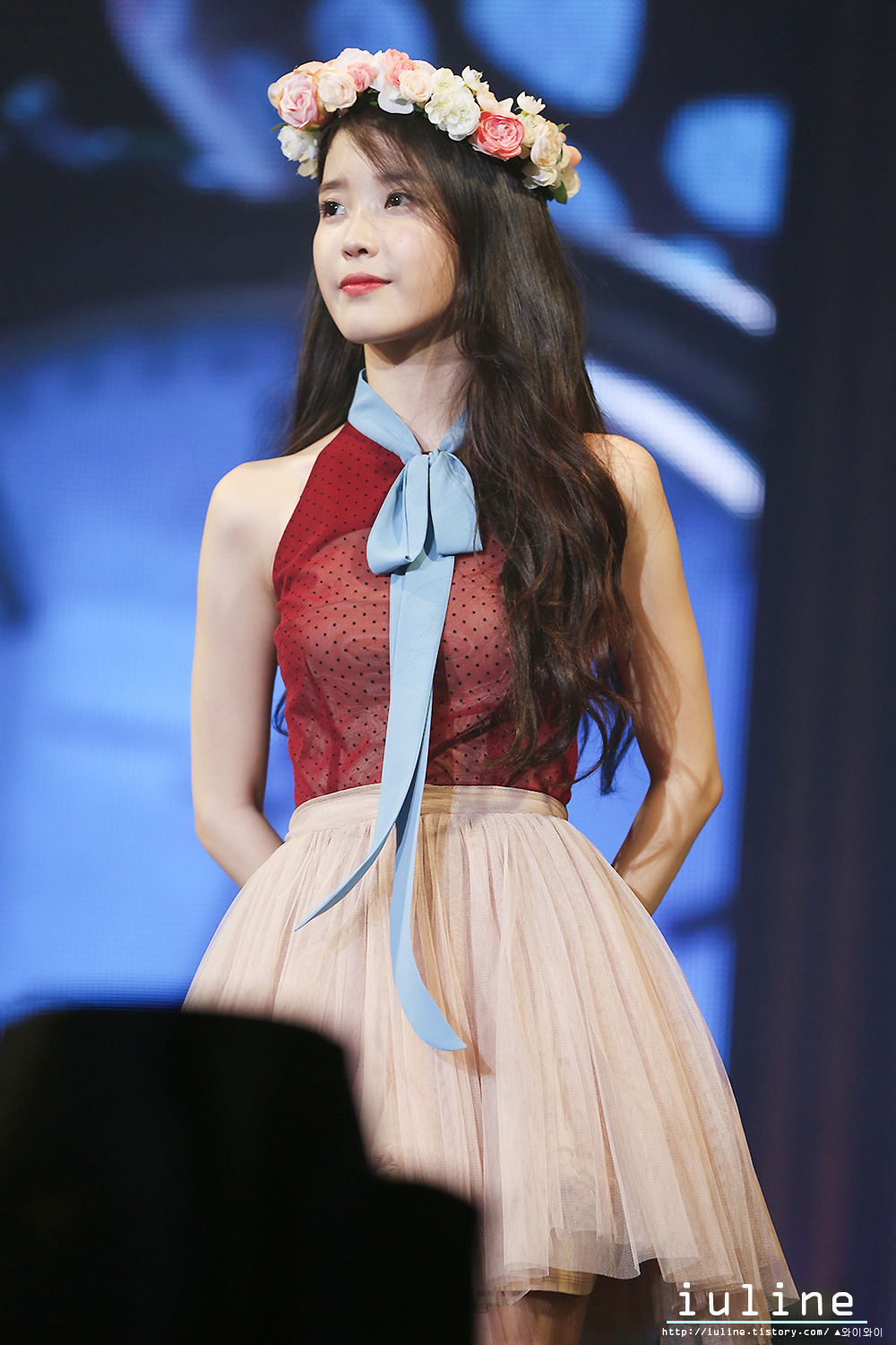 [15.11.22] 아이유 쳇셔 서울콘서트 둘째날 포토타임.jpgif | 인스티즈