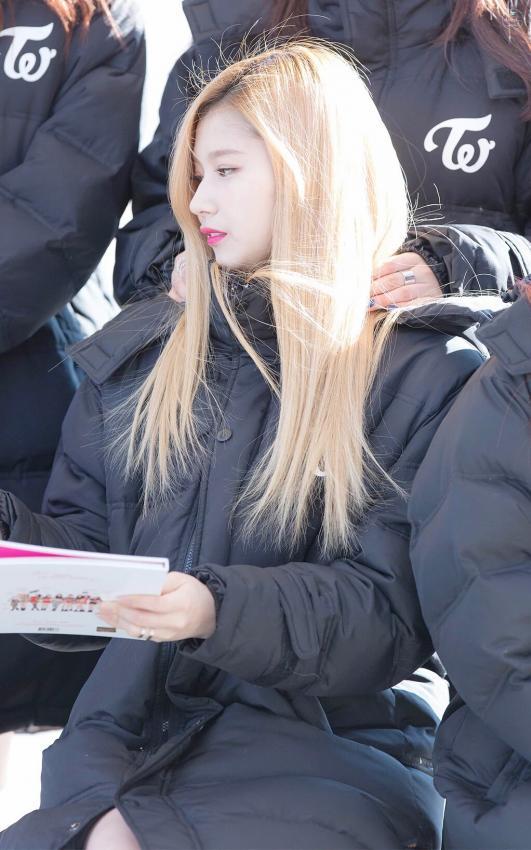 혼혈 느낌 나는 트와이스 사나의 콧대ㄷㄷ | 인스티즈