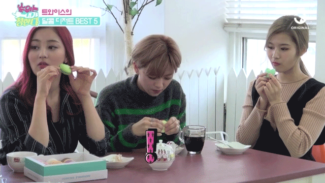 시간을 멈춘 트와이스 사나 ㄷㄷ.gif | 인스티즈