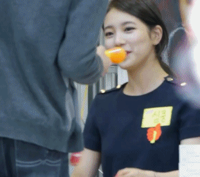 보기만 해도 기분이 좋아지는 수지와 팬들의 소통 | 인스티즈