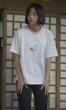 이렇게 같은 옷 계속 돌려입는 여자 주인공은 또 간만인듯..jpg | 인스티즈