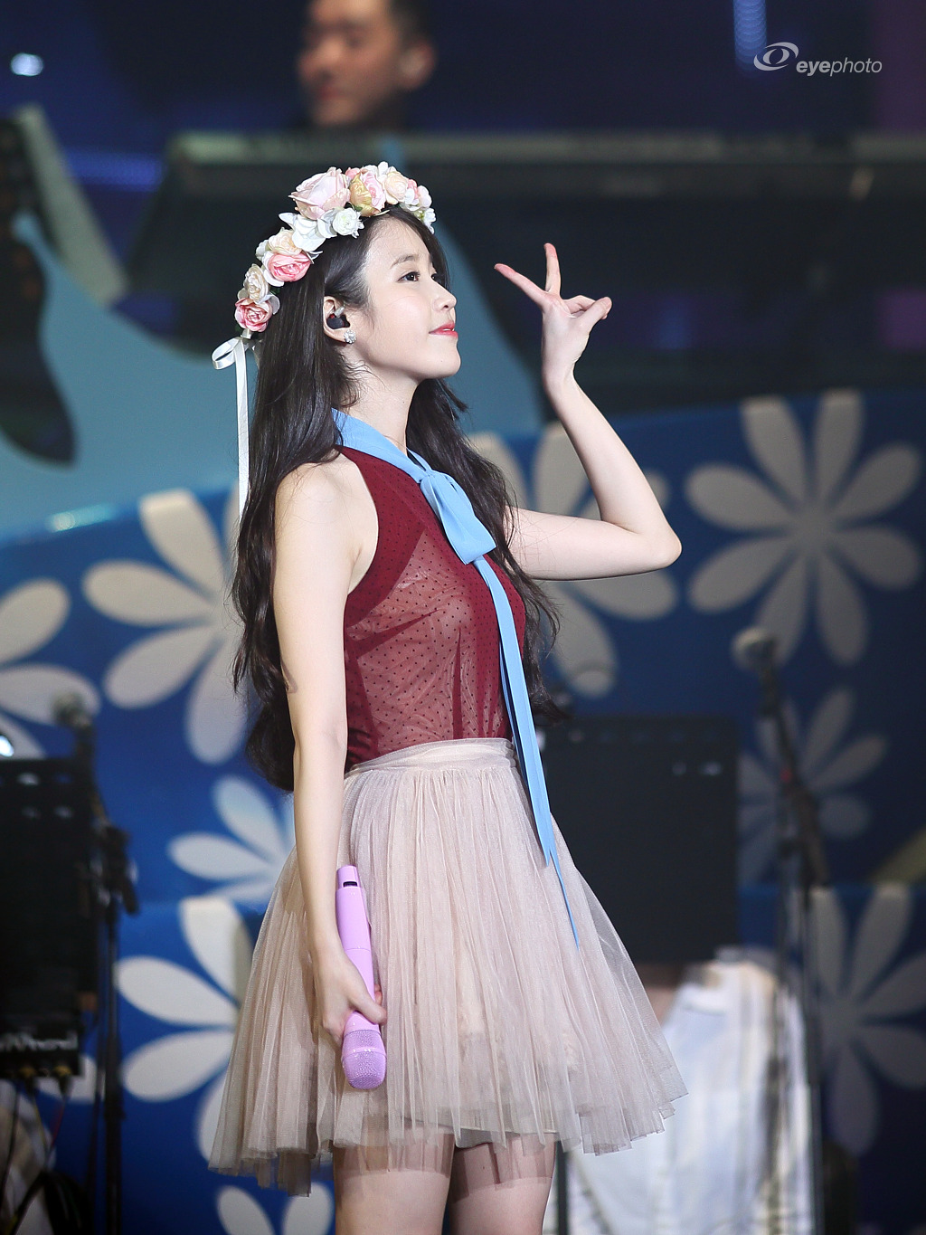 [15.11.22] 아이유 쳇셔 서울콘서트 둘째날 포토타임.jpgif | 인스티즈