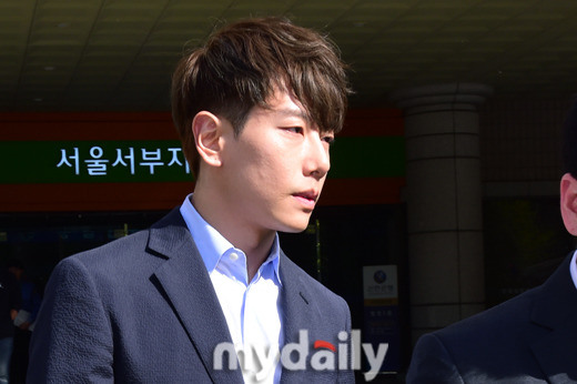 오늘자 법원에 간 박효신.jpg | 인스티즈