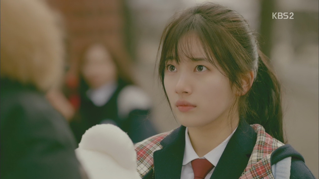 드라마에서 교복입은 수지.jpg | 인스티즈
