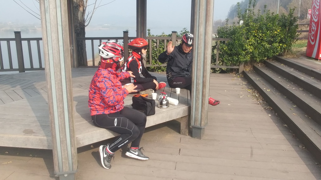 욜로아라 이미지