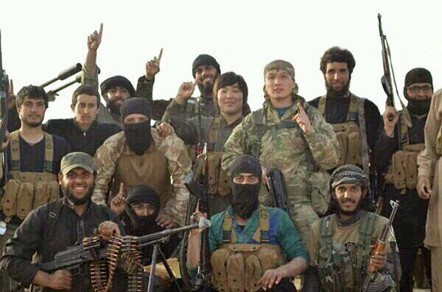동아시아인으로 추정되는 ISIS 멤버들 .JPG | 인스티즈