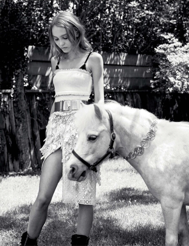 릴리 로즈 뎁 - VOGUE UK December 2016 | 인스티즈