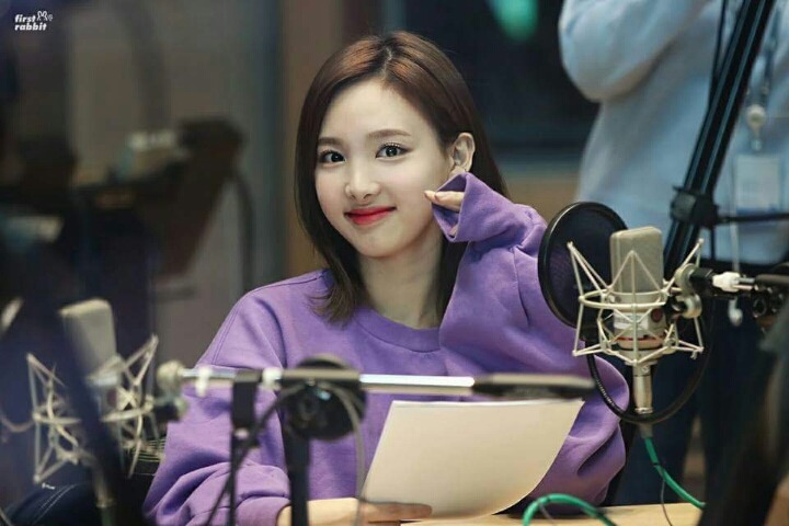 나를 쳐다보는 나연이 | 인스티즈