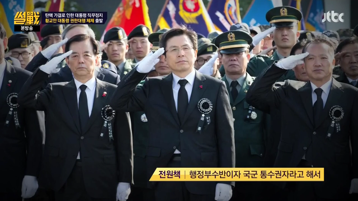 지난 썰전 中 유시민 표정이 심각했던 순간.jpgif | 인스티즈