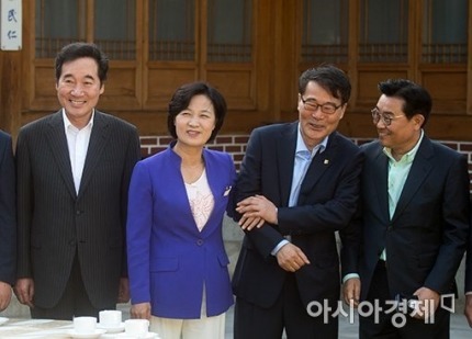 장하서실장이 추미애대표 팔을뿌리친게 당청관계를 보여주는거라는 궁예jtbc | 인스티즈