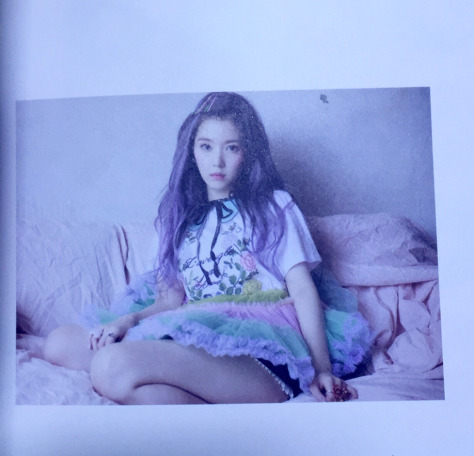 로리타(소아성애) 컨셉이 의심되는 레드벨벳 러시안룰렛 앨범사진들 | 인스티즈