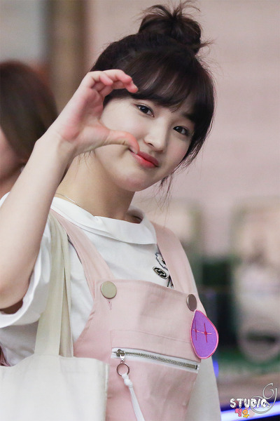 [데이터주의] 라붐에서 탱탱볼을 맡고 있는 율희.jpgif | 인스티즈