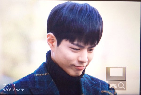 오늘자 롱코트입고 뮤직뱅크 출근하는 박보검.jpg | 인스티즈
