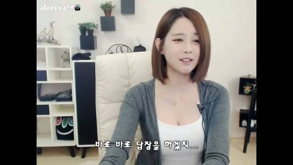 여자랑 카톡을 하는 대 어쩔 때는 씹고 어쩔 때는 오고 그러는건 뭔가요? | 인스티즈