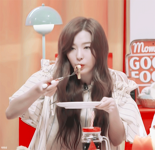 방송에서 계속 먹기만 하는 슬기.gif | 인스티즈
