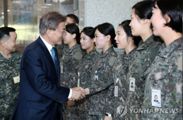 합참 방문한 문재인 대통령 | 인스티즈