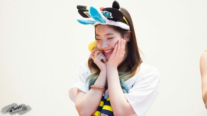 [트와이스] 팬싸에서 비눗방울 가지고 노는 다현이(청량함은 다현이가b) | 인스티즈