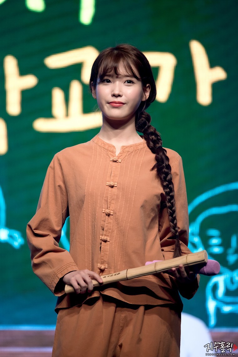 [16.09.18] 아이유 8주년 팬미팅 현장.jpg | 인스티즈