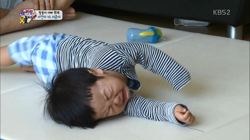 [슈퍼맨이돌아왔다] 작은병 하나때문에 싸우는 서언,서준이 | 인스티즈