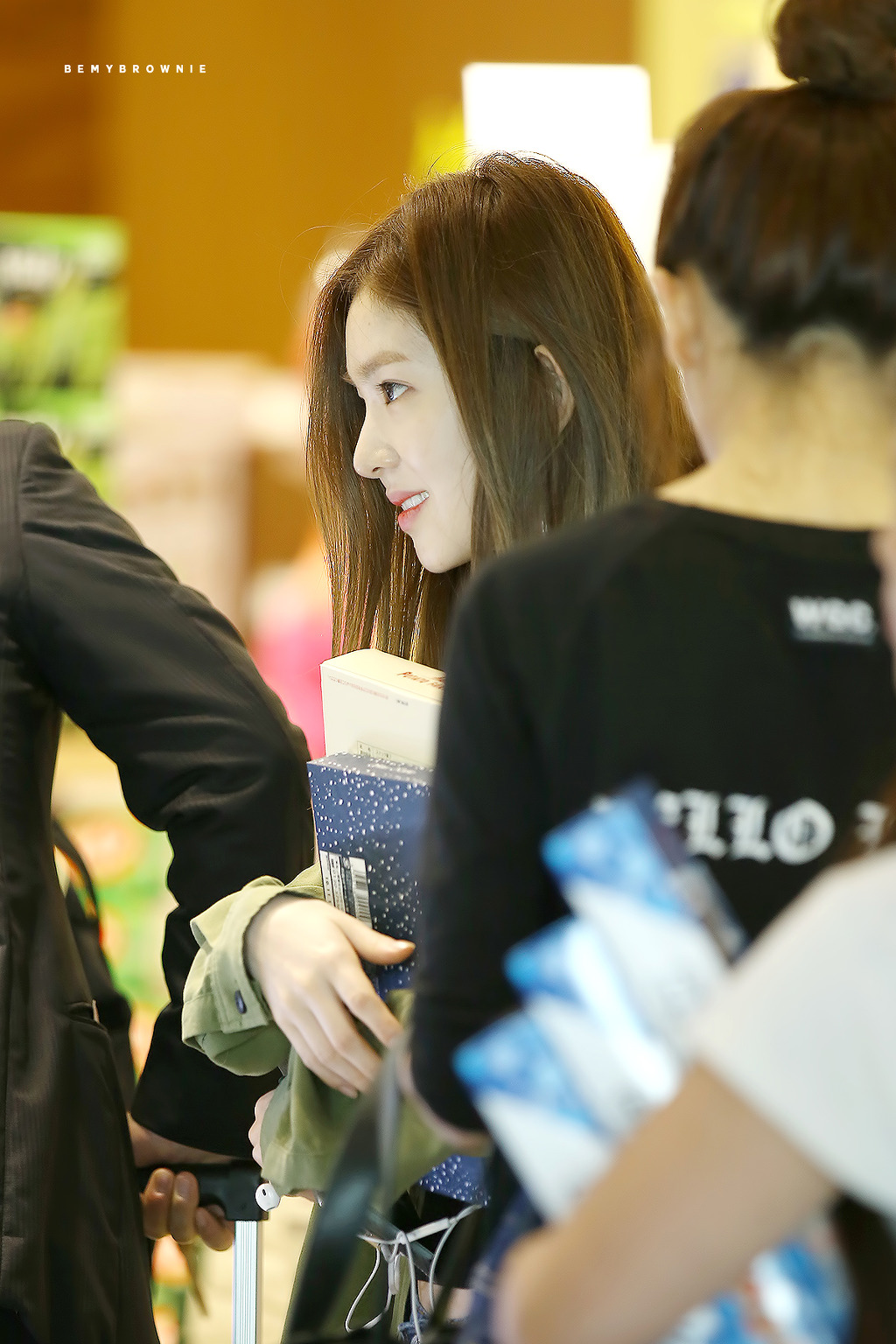[레드벨벳] 공항 면세점 장보는 아이린.jpg | 인스티즈