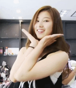 일본 모교를 방문했다는 트와이스 사냐.gif | 인스티즈