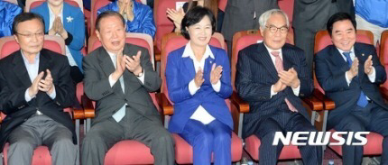 출구조사 발표 후 뛸듯이 기뻐하는 쿨붱 이해찬 의원 | 인스티즈