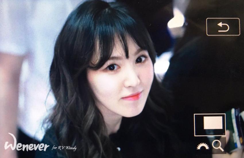 오늘자 출국하는 레드벨벳.jpg | 인스티즈