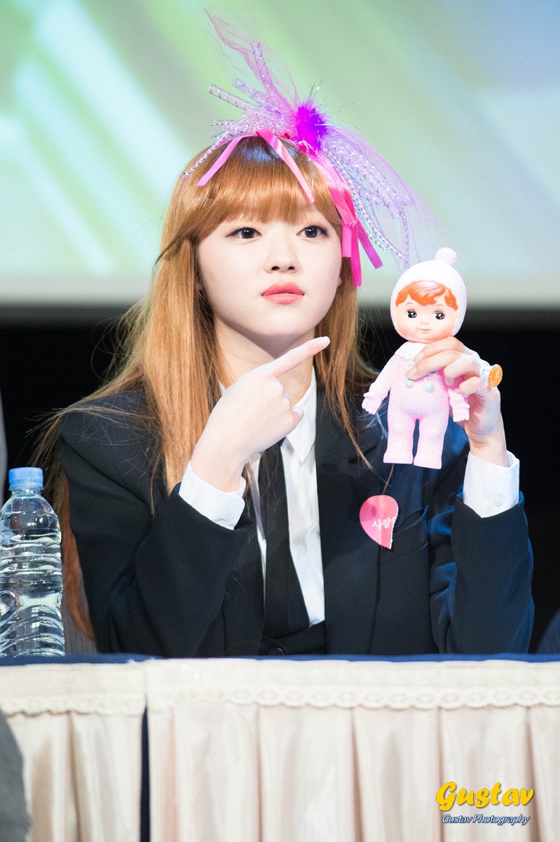볼이랑 입술이 귀여운 오마이걸 유아 | 인스티즈