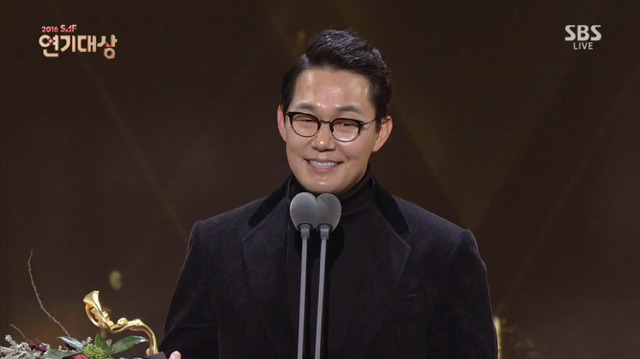 퍼주다 못해 연말 선물 꾸러미 수준이였던 2016 SBS 연기대상 | 인스티즈