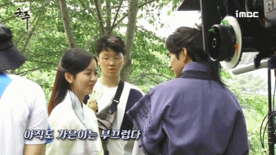 더듬는게 잴 어려운 김소현.gif | 인스티즈