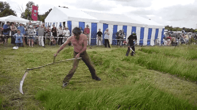 낫 vs 예초기 세기의 대결.gif | 인스티즈