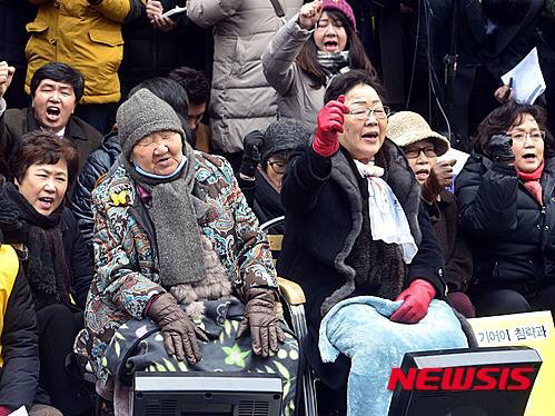 소녀상 지키는 시민들 | 인스티즈