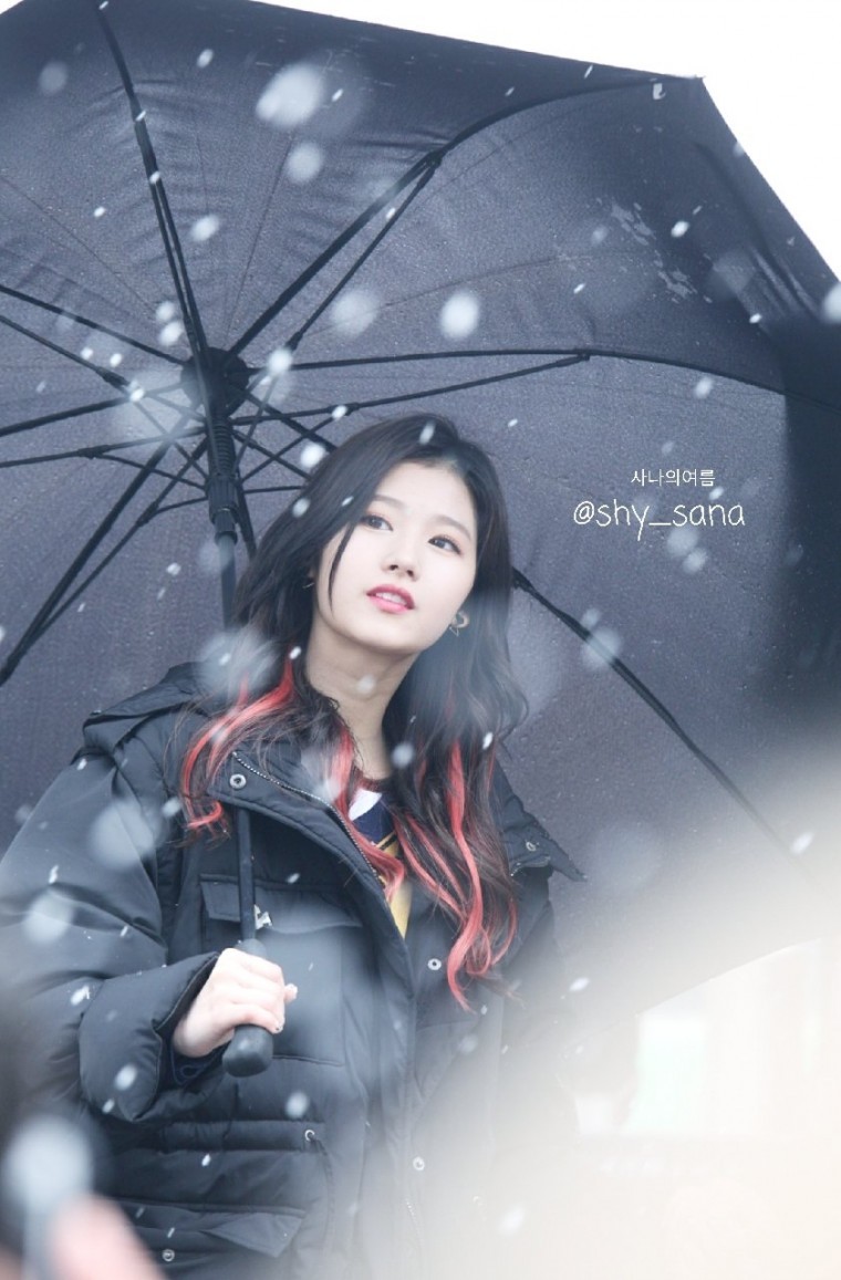 오늘 첫눈 맞는 사나.jpg | 인스티즈