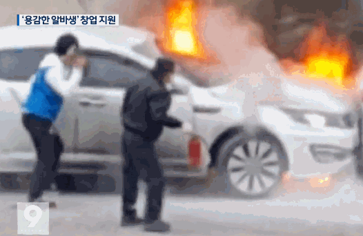 24세에 편의점 점장이된 아르바이트생.gif | 인스티즈