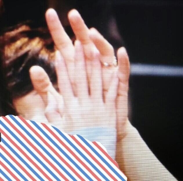 손 큰 남자연예인들의 실감나는 손크기 비교짤ㄷㄷㄷ.jpg +추가 | 인스티즈