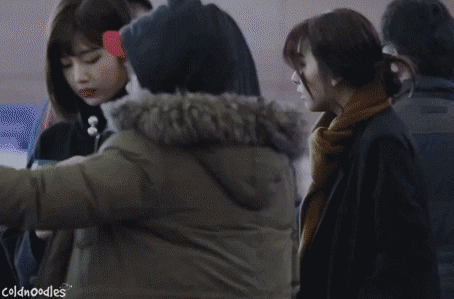 맞짱뜨기 10초전인 아이돌.gif | 인스티즈