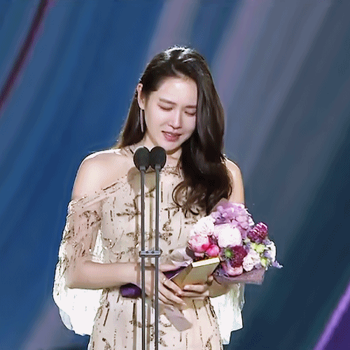 어제자 백상예술대상 손예진.gif | 인스티즈
