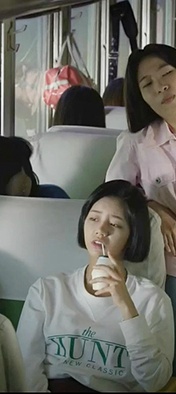 이렇게 같은 옷 계속 돌려입는 여자 주인공은 또 간만인듯..jpg | 인스티즈