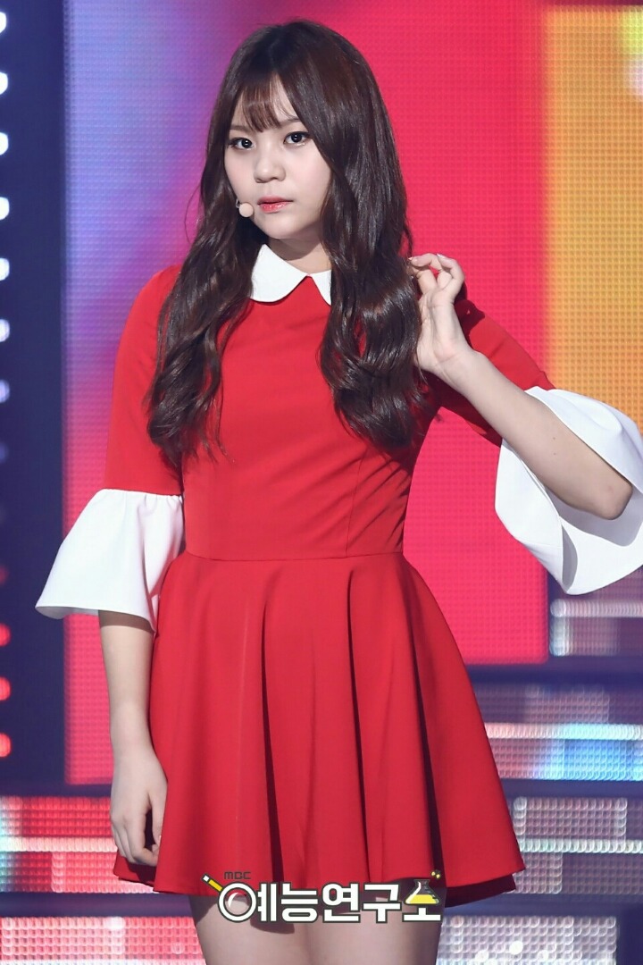 얼마 전 크리스마스기념 무대 한 여자친구.jpg | 인스티즈