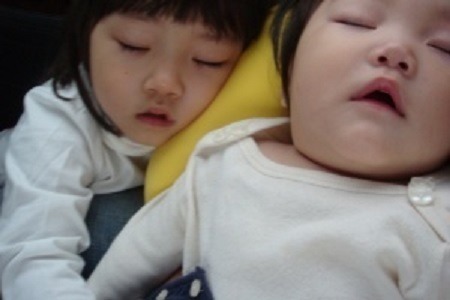 정웅인 첫째딸 세윤이 신생아시절 (+둘째딸 소윤이 셋째딸 다윤이♡) | 인스티즈