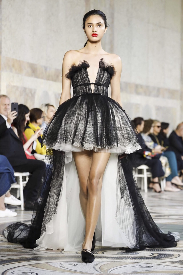 2018 S/S Giambattista Valli 오뜨꾸뛰르 컬렉션 | 인스티즈