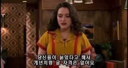 역사교과서국정화 반대하는 학생들에게 발길질하는아저씨 | 인스티즈