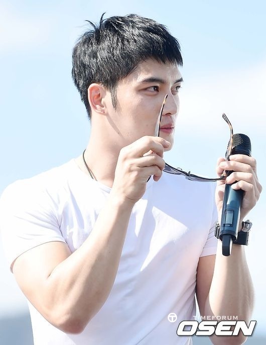 한류스타 김재중의 위엄 (1억짜리 시계) | 인스티즈