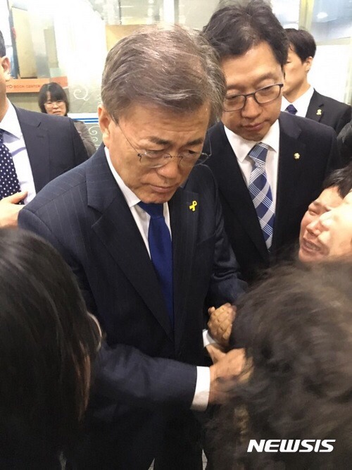 ????:에휴 대한민국 대통령이라는 사람이 맨날 툭하면 질질 짜고 말이야 | 인스티즈