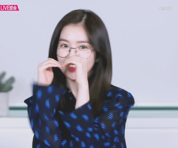 안경을 써도 예쁜 아이린.gif | 인스티즈