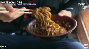 유재석 콩국수 먹방.GIF | 인스티즈
