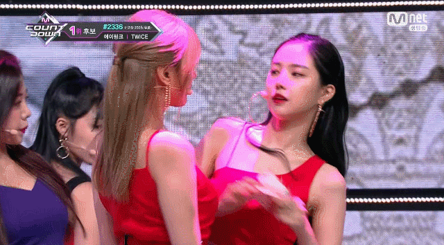 점점 진화하는 손나은&오하영의 두유럽미.gif | 인스티즈