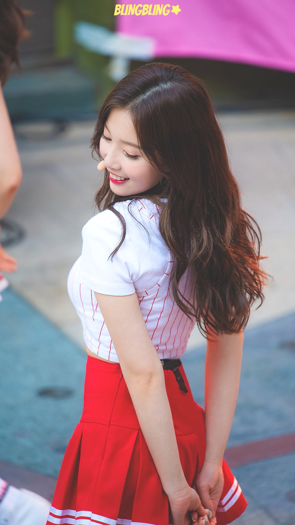 [에이프릴] 일 하다가 잠깐 쉬는 시간이 되서 채경이 | 인스티즈