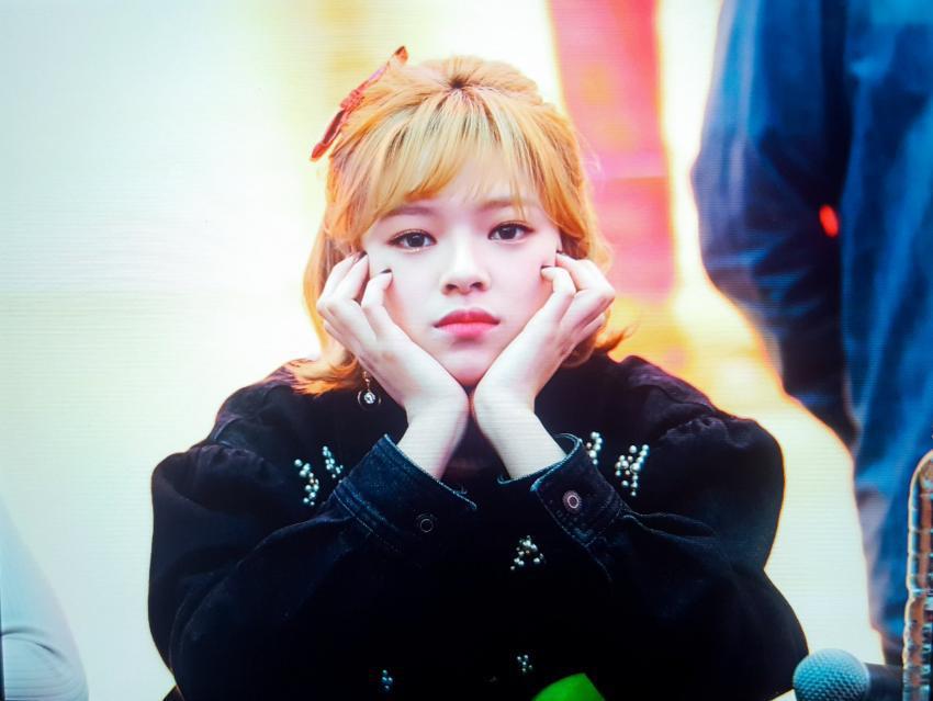 귀여운척 하는 정연... | 인스티즈